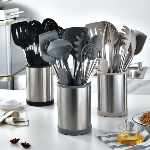 Utensili da Cucina in Silicone e Acciaio Inossidabile Mestolo Spatola Frusta Pinza Con Secchiello Girevole Resistenti al Calore