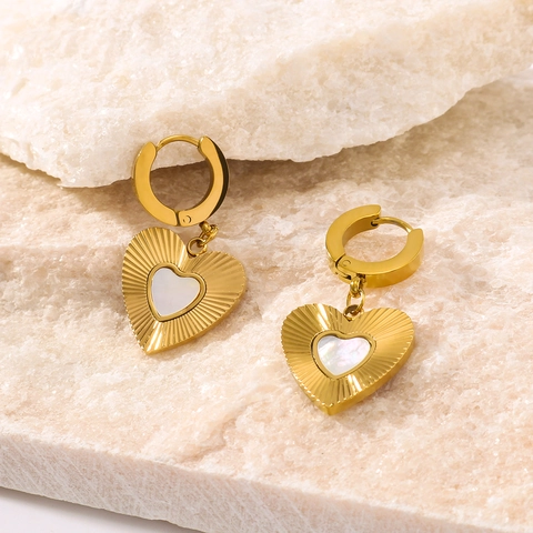Boucles D'Oreilles Pendantes Coeur Acier Inoxydable Plaqué Or 18K Nacre Blanche Style Rétro Français Femme