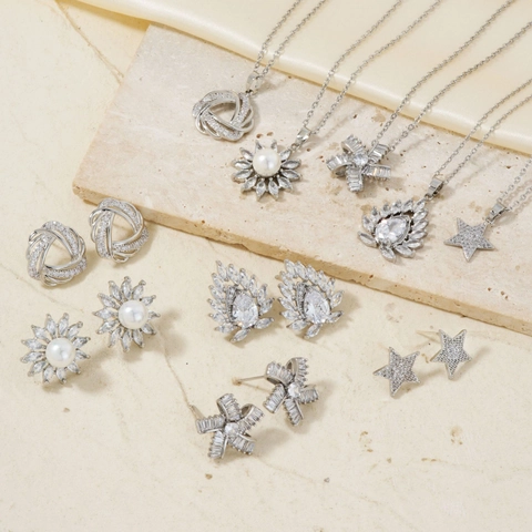 Collana e Orecchini in Acciaio Inossidabile Zirconia di Lusso Francese per Donna Elegante Ciondolo a Fiore Stella Cuore Gioielli