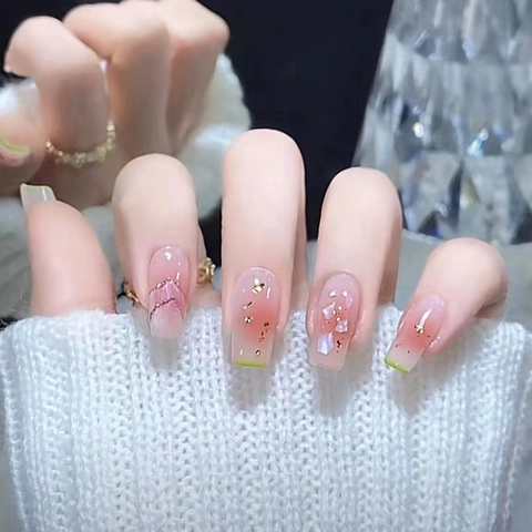 Unghie Finte Stile Francese Sfumatura Blush Paillettes Foglia D'oro Forma Ballerina Punte Unghie Dolce Manicure Estiva