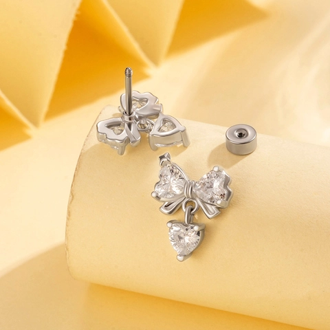 Hart Strik Hanger Oorkraakbeen Stud Titanium Staal Schroefsluiting Helix Piercing Sieraden Met Zirkoon Zilverkleur Elegant Niche