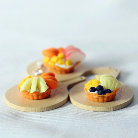 Miniature Fruit Pie Tart Resin Wood Tray Alloy Spoon Dollhouse Accessories DIY Decorative Ornament