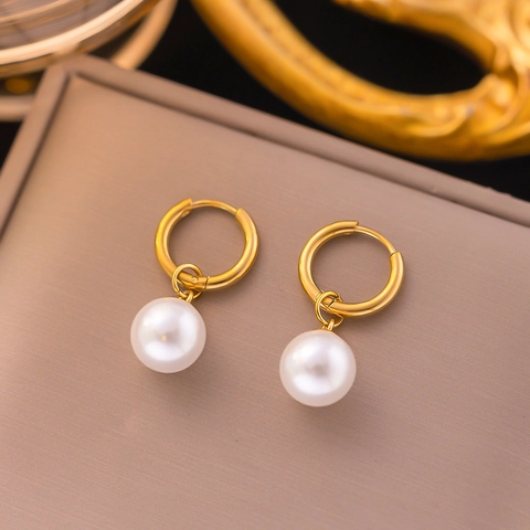 Orecchini a Pendente in Perla Artificiale in Acciaio al Titanio Vintage Francese per Donna Placcati in Oro 18K