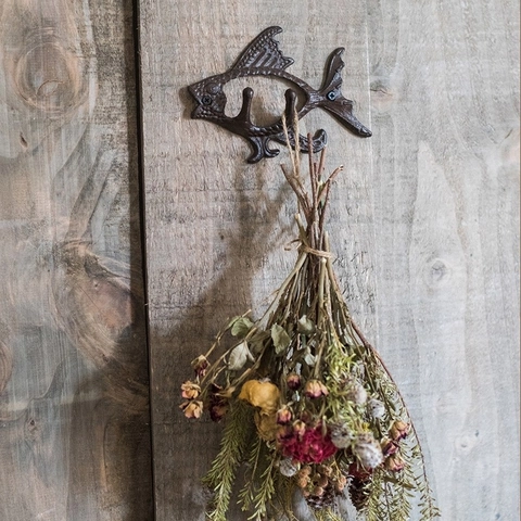 Cast Iron Flying Fish Wall Hook Vintage Decorative Hanger Hooks Rustic Metal Animal Sculpture Entryway Storage Ocean Style
