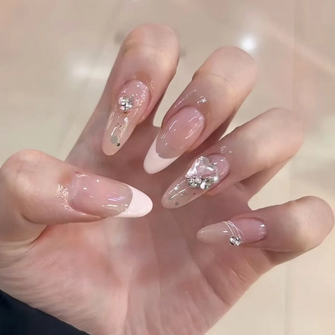 Unghie Finte Fatte a Mano Occhio di Gatto Forma a Mandorla Lunga Francese Rosa Nudo Sfumato Unghie Finte Con Strass a Cuore 3D Nail Art per Donna