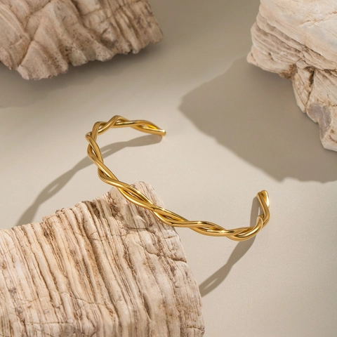 Gedrehtes Knoten Offenes Armband 18K Vergoldet Edelstahl Wasserdicht Hypoallergen Minimalistisch Armreif Für Damen