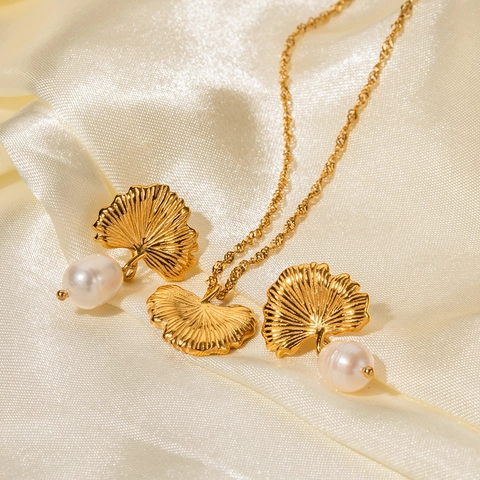 French Retro Stainless Steel Ginkgo Leaf Drop Earrings With Artificial Pearl Gold Plated Elegant Women Jewelry
