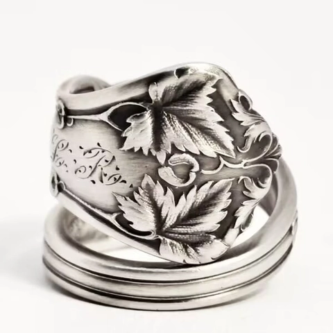 Anello In Lega Con Foglia D'Acero Vintage Colore Argento Antico Rilievo Stile Cucchiaio Avvolgente Regolabile Donne