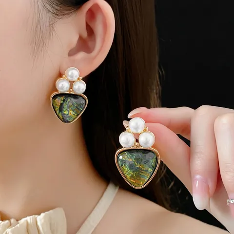 Orecchini A Lobo Vintage Con Pietra Aurora Verde Perla Artificial Sintetica E Perno In Argento Forma Triangolare Gioielli Retro Per Donna