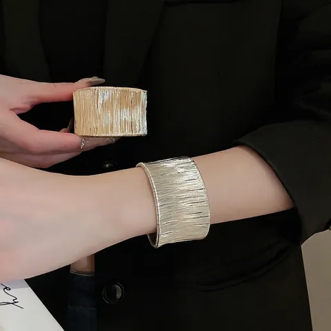 Bracelet Manchette Large En Métal Texture Martellée Brossé Ouvert Réglable Jonc Et Bague Bijoux Vintage Minimalistes