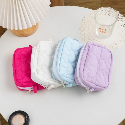 Draagbare Make-up Tas Met Hartstiksels Polyester Rits Opbergetui Voor Reizen Dagelijks Gebruik Schattige Snoepkleur