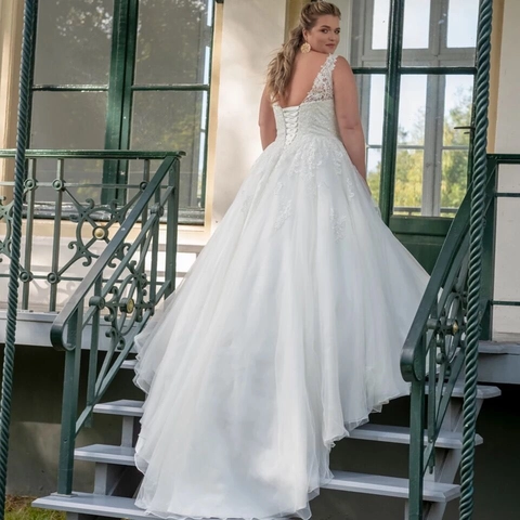 Brautkleid In Übergröße Spitzenapplikationen Tiefer V-Ausschnitt Ärmellos A-Linie Elfenbein Langes Hochzeitskleid