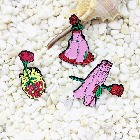 Surreal Anatomical Heart Rose Alloy Enamel Brooch Pin Gothic Floral Praying Hands Badge Creative Jewelry Accessory For Men Women