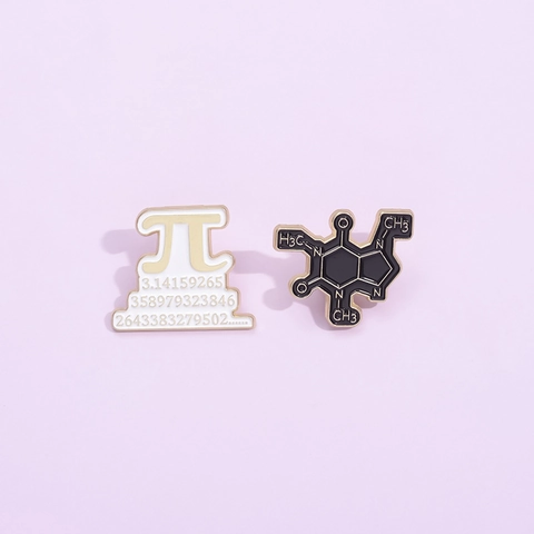 Broche de Science en Alliage Vernis à Cuire Symbole Pi Molécule de Caféine Épinglette Émaillée Bijoux Mathématiques et Chimiques