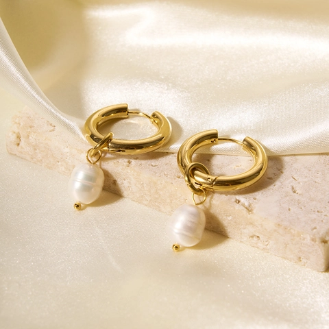 Boucles D'oreilles Créoles Minimalistes En Acier Inoxydable Avec Pendentif Perle D'eau Douce Plaqué Or PVD Étanche Hypoallergénique