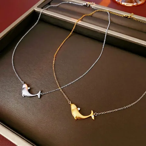 Collana Minimalista Con Pendente A Balena Per Donna Rame Con Intarsio In Zircone Finitura Opaca Forma Animale