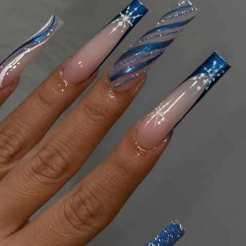 Weihnachten Aufdrücknägel Lange Sargform Künstliche Nägel Französische Spitzen Blaue Schneeflocken Glitzer Streifen Winter Maniküre