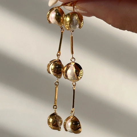 Vintage Lange Hängerohrringe 18K Vergoldeter Edelstahl Mit Grünem Chalcedon Und Künstliche Perlen Blumenknospen Stil Elegant Damen