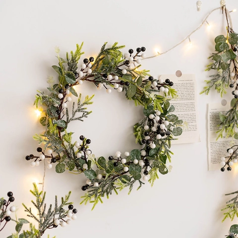 Guirlande De Corona De Navidad Artificial Hojas De Eucalipto Con Bayas Y Luces LED Cálidas Para Decoración Del Hogar