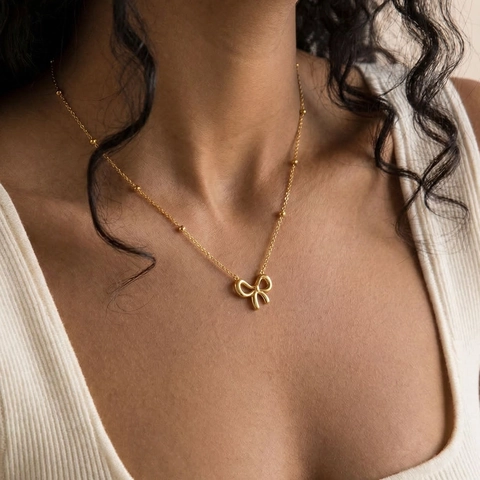 Collier Pendentif Cœur Noeud 18K Plaqué Or Acier Inoxydable Chaîne À Billes Satellite Élégant Luxe Clavicule Pour Femmes