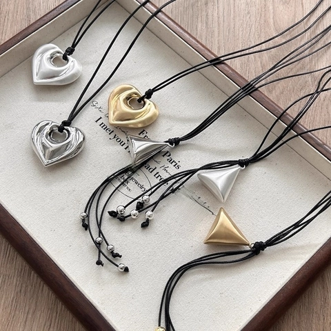 Geometrische Dreieck Pyramide Anhänger Halskette Kupfer Minimalistisch Verstellbare Schwarze Kordel Modeschmuck Damen