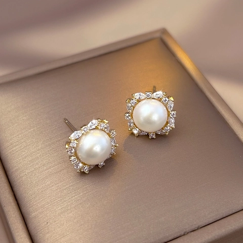 Orecchini A Lobo Con Perla Artificial E Zircone Eleganti Rotondi Placcati Oro 14K Lega Con Perno In Argento Vintage Lusso Donna