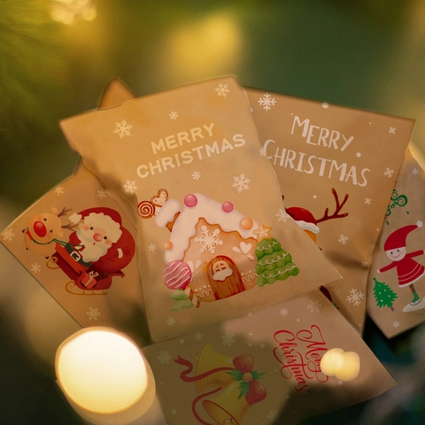 Weihnachts-Kraftpapiertüten Mit Aufklebern Cartoon-Motive Weihnachtsmann Rentier Feiertagsparty Geschenkbeutel Verpackung
