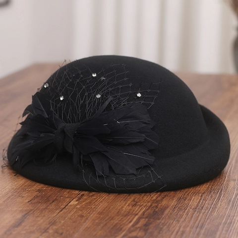 Damen Fascinator Hut Wollfilz Barett Mit Netzschleier Federbogen Rheinkiesel Vintage Elegant Hochzeit Party