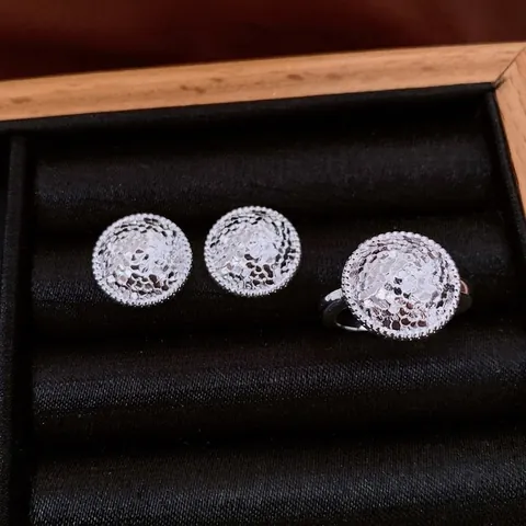 Ronde Gehamerde Textuur Koperen Sieraden Oorbellen En Verstelbare Ring Franse Stijl Met Zilveren Oorsteker Voor Vrouwen
