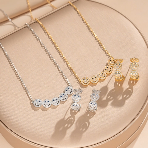 Smile Face Halskette Und Ohrringe Titanstahl Strass Eingelegt Blauer Zirkon Trendiger Modeschmuck Für Damen