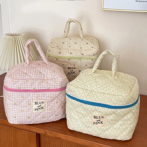 Trousse De Maquillage En Coton Matelassé Grande Capacité Pochette De Rangement Cosmétique Voyage Poignée Supérieure Motif À Carreaux Cerise Style Coréen Mignon Femmes