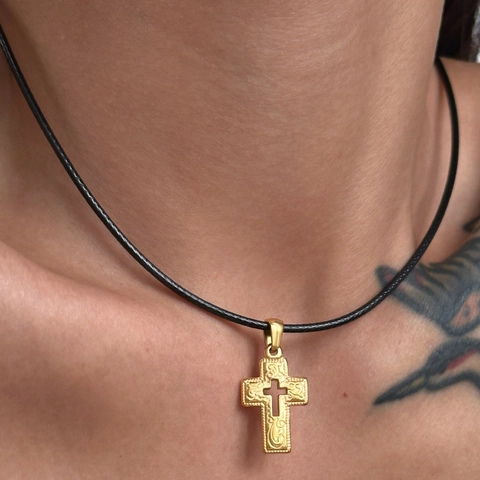 Vintage 18K Verguld Titanium Staal Kruis Hanger Halsketting Met Zwart Koord Reliëfpatroon Religieuze Sieraden Voor Vrouwen