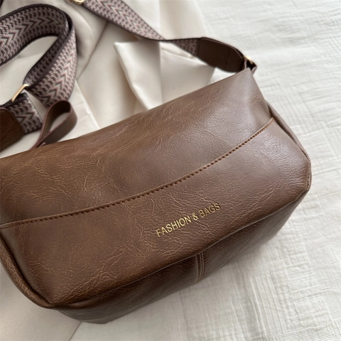 Sac À Épaule Dumpling En Cuir PU Vintage Femmes Rétro Style Maillard Sac Bandoulière Avec Large Sangle Tissée Jacquard