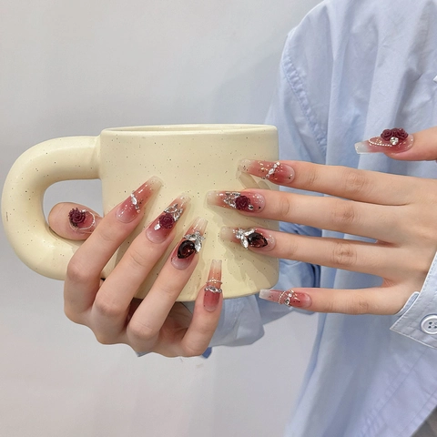 Unghie Finte Fatte A Mano Forma Bara Lunga Sfumatura Rosso Vino Fiore Rosa 3D Strass Perla Artificial Elegante Lusso Donne