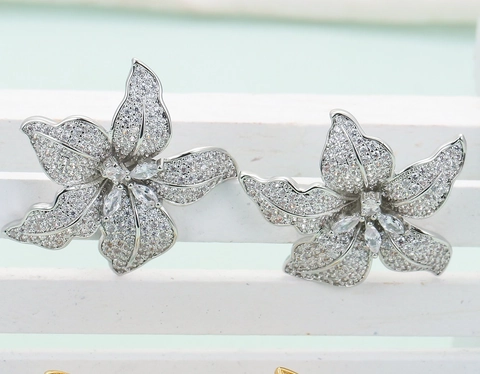Orecchini A Lobo Floreali Di Lusso Rame Con Micro Pavé Di Zirconia Cubica Gioielli Eleganti Da Donna