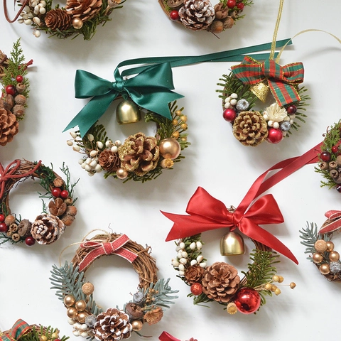 Mini Corona Di Natale Decorazione Da Appendere Con Pigne Rattan Fiocco Campanello Bacche Addobbi Albero Porta Auto Arredamento