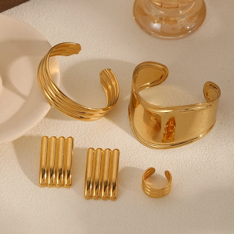 Joyas De Acero Inoxidable Chapado En Oro De 18K Brazalete Geométrico Pendientes De Aro Y Anillo Multicapa Para Mujer