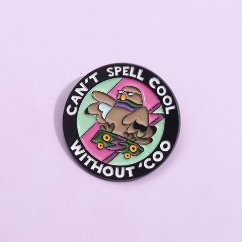 Creativa Spilla in Smalto Piccione su Skateboard Lega Cartone Animato Animale Distintivo Pin per Vestiti Borse Gioielli