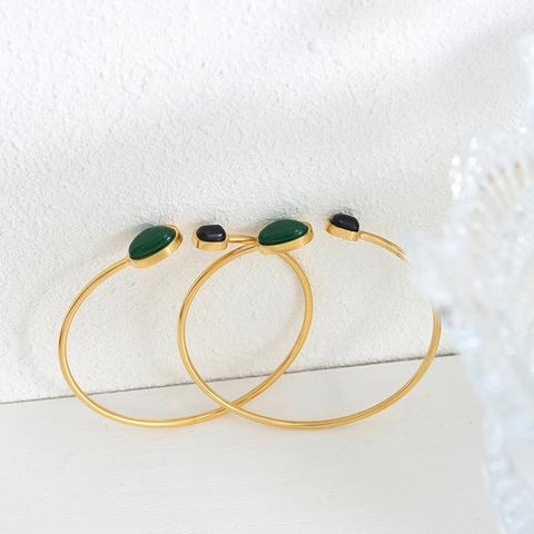 Vintage Palaststil Titanstahl Offener Armreif Mit Schwarzem Achat Und Grünem Stein Eingelegter Retro Schmuck Für Damen