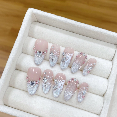 Unghie Finte a Pressione Fatte a Mano Rosa Argento Gradiente Strass Farfalla Decor Mandorla Ovale Corto Nail Art Elegante