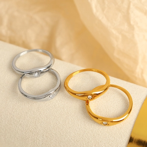 Anello Sigillo Stella Polare Minimalista da Donna in Acciaio Inossidabile Placcato Oro 18K Stella Strass Anello Geometrico Ovale Gioielli Regalo