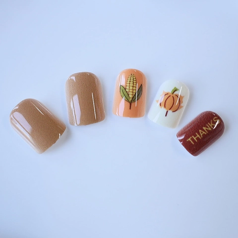 Press On Nails Thanksgiving Harvest Theme Short Square Artificial Fake Nails For Women Pumpkin Corn Acorn Design Glossy