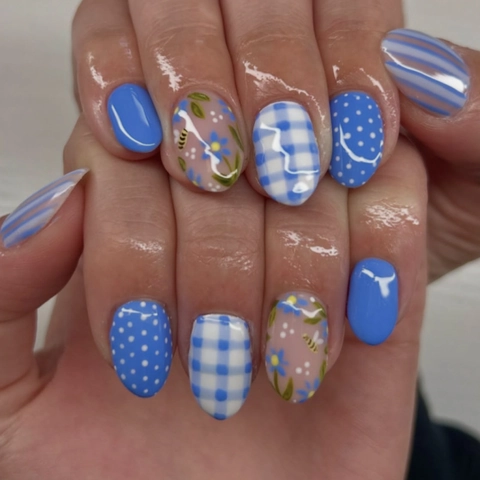 Blue White Plaid Stripe Press On Nails Short Round False Nail Tips Fresh Summer Style Resin Manicure For Women