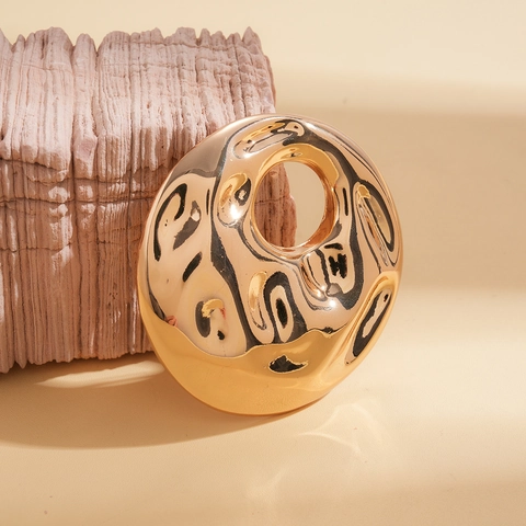 Vintage Hammerschlag Legierung Brosche Golden Hohl Rund Minimalistisches Modeaccessoire Für Damen