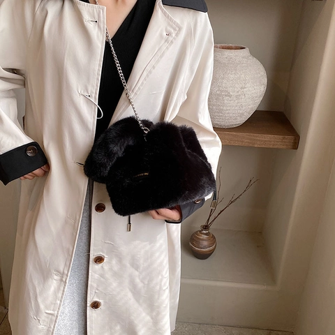 Sac Seau En Peluche Pour Femmes Sac À Main En Fausse Fourrure Douce Avec Bandoulière Chaîne Métallique Fermeture À Cordon