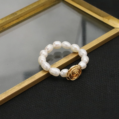 Handmade Natural Freshwater Pearl Ring With Gold Plated Wire Wrapped Rose Flower Vintage Beaded Finger Ring Jewelry For Women
