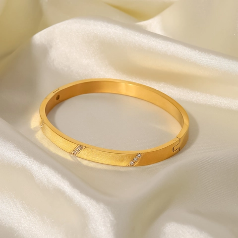Bracciale Rigido Acciaio Inossidabile Placcato Oro 18K Texture Diagonale Zircone Bianco Incastonato Stile INS Elegante Da Donna