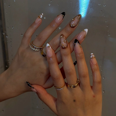 Press On Nägel French Tip Mandelform Vergoldet 3D Strass Schwarz Weiß Elegant Glänzend Lange Künstliche Fingernägel