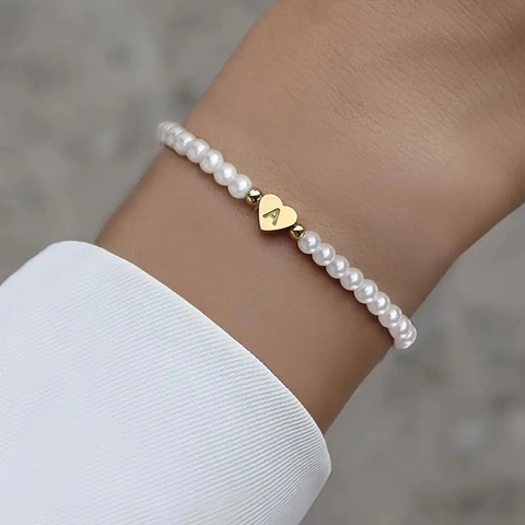 Retro Faux Artificial Pearl Elastic Bracelet With Gold Toned Alloy Heart Alphabet Initial Letter Pendant For Women Minimalist Jewelry