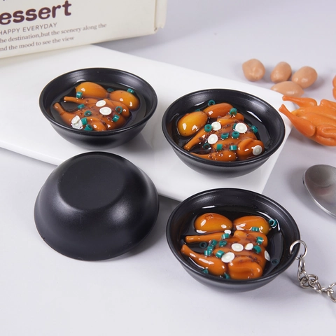 Miniatur Realistische Lebensmittel Simulation Hühnersuppe Schüssel Schlüsselanhänger PVC Harz Neuheit Taschenanhänger Geschenk